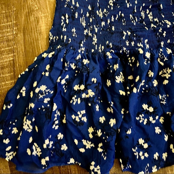 Off-shoulder Ruffle Dress - Picture 2 of 5